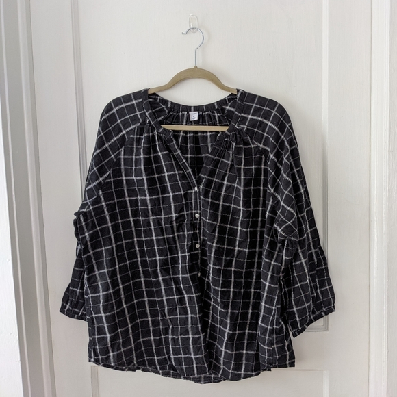 Old Navy Tops - Windowpane blouse